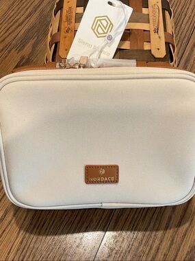 NWT Nordace travel toiletry bag